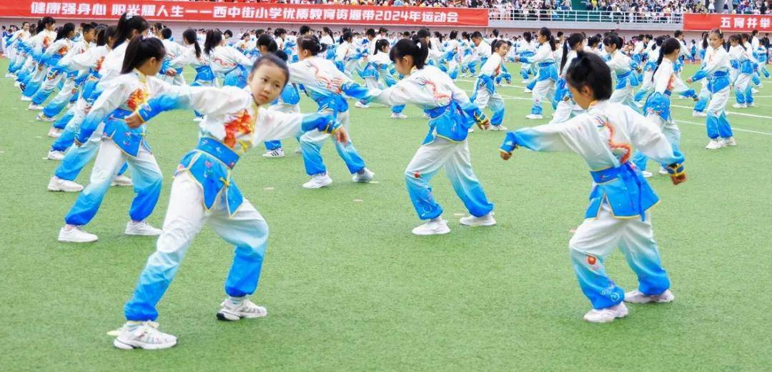 新闻：澳门最精准正最精准龙门-凯里市洗马河街道：义诊进小区 健康服务暖人心  第4张