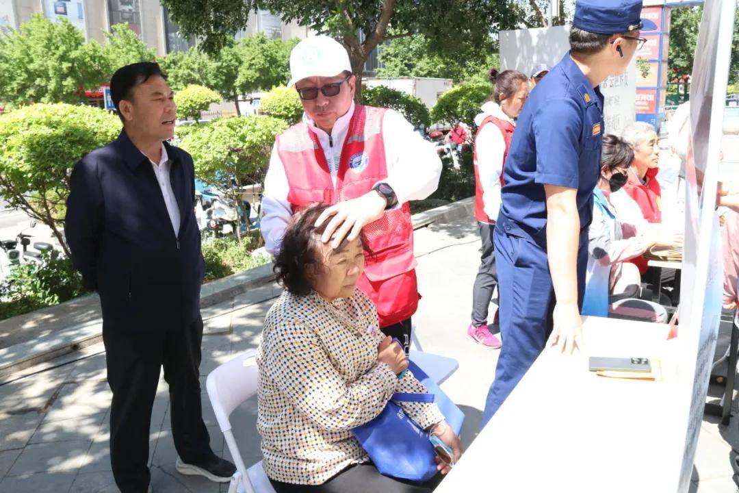 🌸【管家婆期期四肖四码中特管家】🌸-“温暖三宝”内蒙古公益行为群众献爱心  第4张