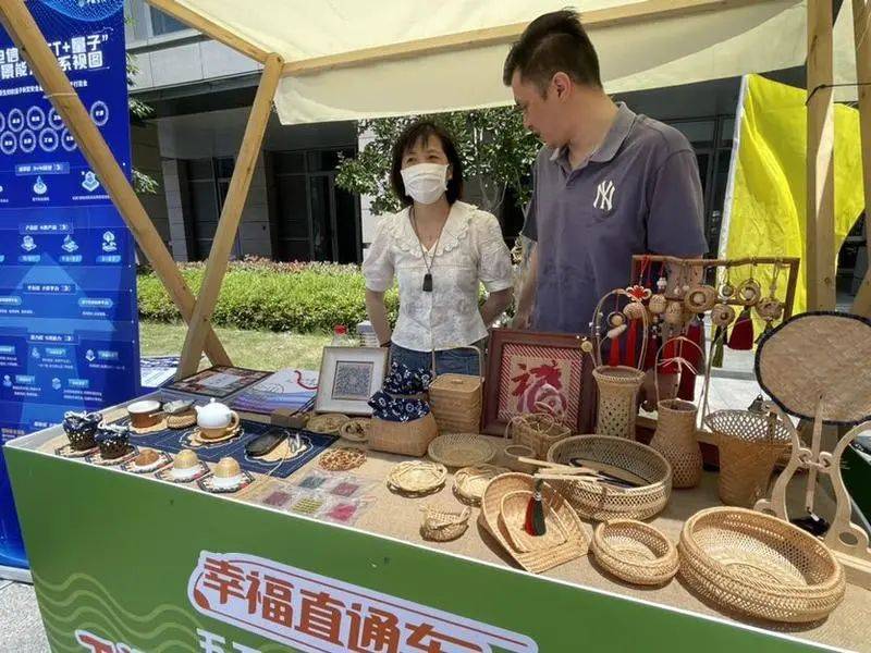 贴吧：澳门资料大全正版资料查询20-武汉洪山第二届“社区公益节”启动！新增三支公益基金，发布两个慈善项目  第4张