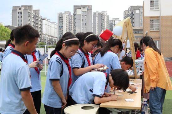 🌸【香港二四六开奖免费资料】🌸-特别报道｜五华县中英文实验学校：护航学生全方位健康成长  第4张