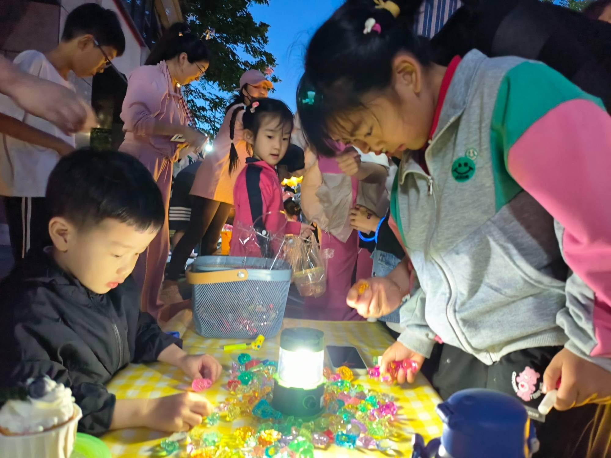 🌸【澳门天天彩免费资料大全免费查询】🌸-中芯国际概念股板块6月25日跌2.54%，芯源微领跌，北向资金增持7.77亿元