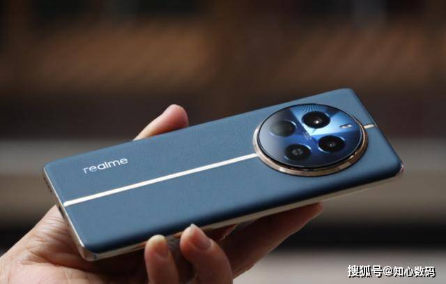 腾讯：新澳门内部资料精准大全-OPPO Reno 12 系列手机外观公布：小直屏设计、亮银底色  第1张