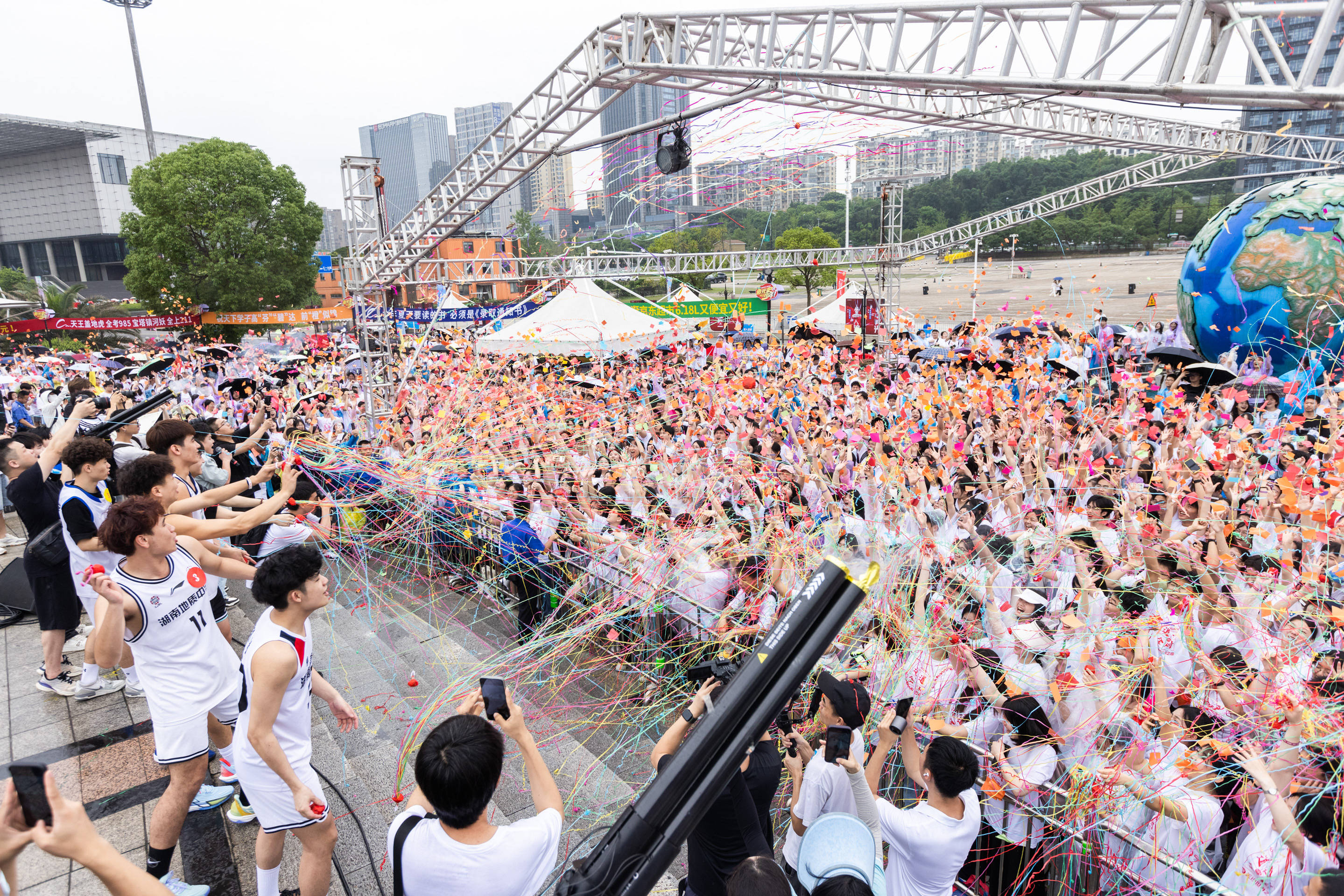 🌸【香港二四六开奖免费资料】🌸-交汇点评 | 消费苦难的“公益秀场”是误导，更是伤害