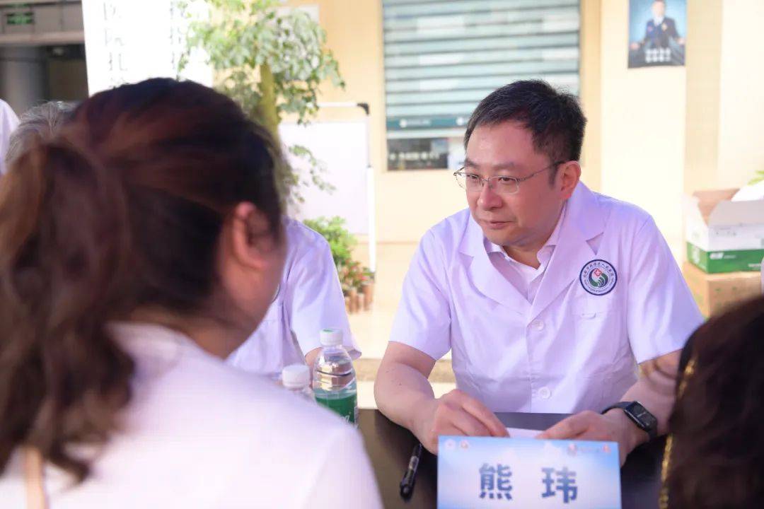 🌸【澳门一肖一码必中一肖一码】🌸-​潍坊诸城市政协到百尺河镇开展民法典公益宣传进社区活动  第2张